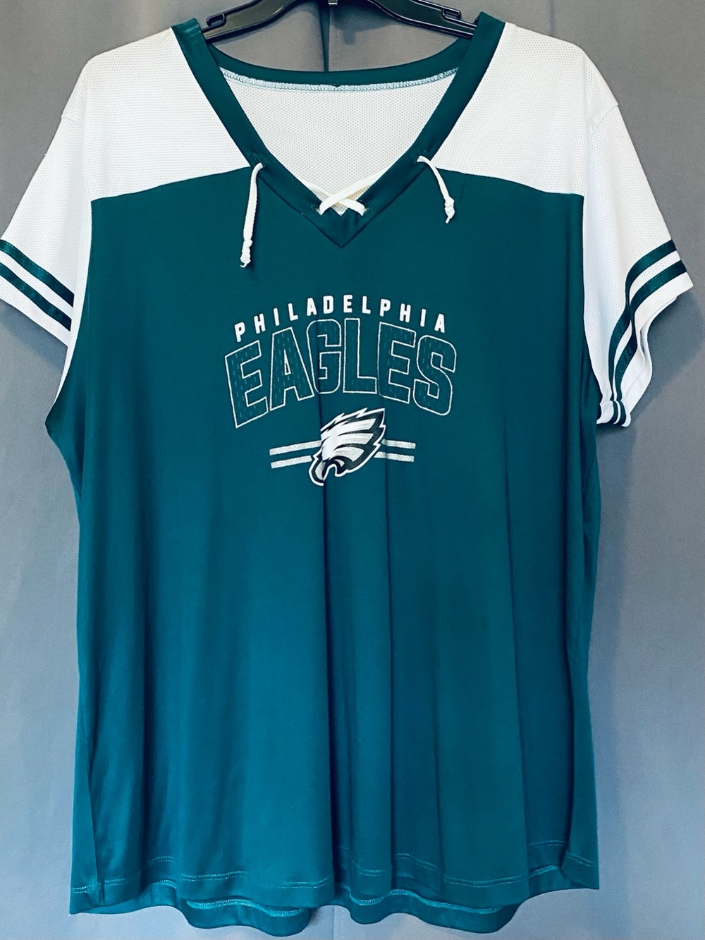 Philadelphia Eagles Teal & White V-Neck Jersey EUC XL